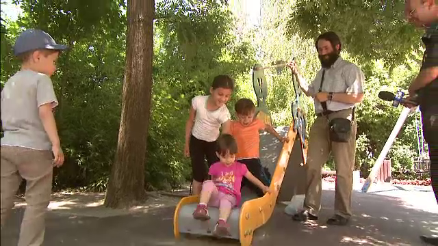 Cum inteleg romanii sa-si protejeze copiii: economisesc bani pentru ei, dar nu ii invata cum sa ii cheltuiasca