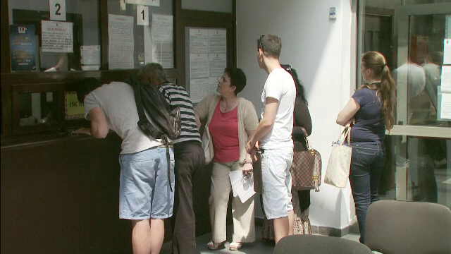 Mii de romani s-au trezit cu conturile blocate la inceput de vara. Primariile au inceput sa-i "execute" pe datornici