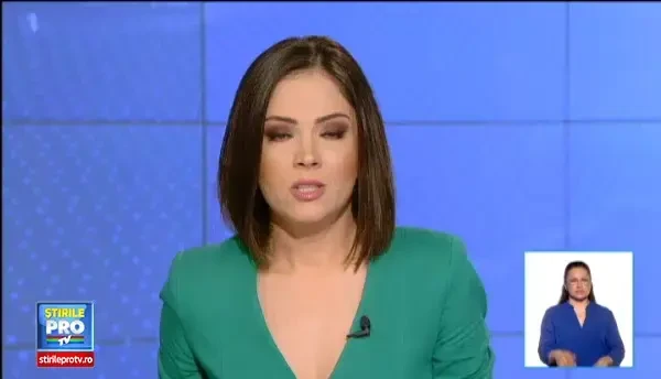 "Ceafa de SMS" sau obiceiul care afecteaza adolescentii si poate modifica ireversibil coloana cervicala. Care sunt simptomele