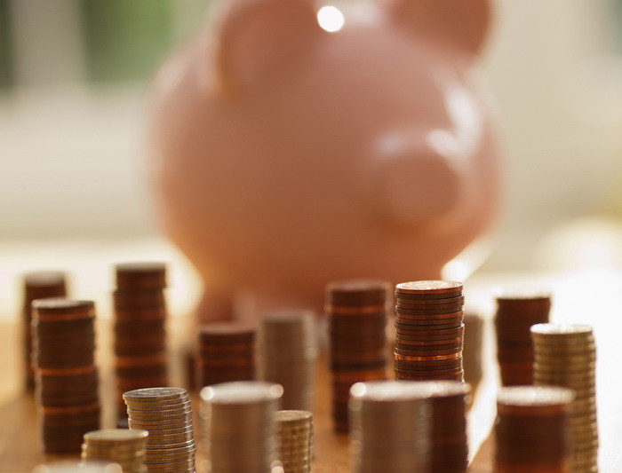 Un chinez a economisit 95.000 de euro in monede si si-a cumparat o masina. Cat au numarat angajatii la cele 4 tone de bani