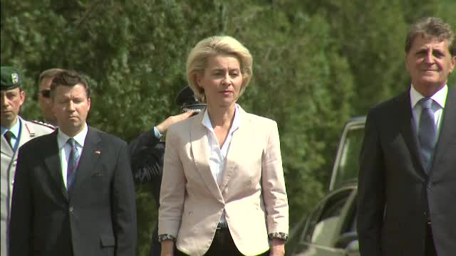 Are 7 copii, a fost medic ginecolog si acum conduce Ministerul Apararii in Germania. Ursula von der Leyen, vizita in Romania