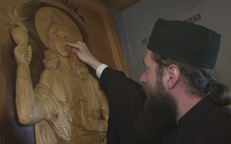 Un barbat sustine ca o icoana a Sfintei Varvara a lacrimat in restaurantul sau. Ce s-a intamplat dupa ce a mers la episcopie
