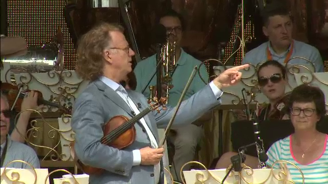 Andre Rieu incepe seria celor 7 concerte la Bucuresti. Peste 12.000 de oameni sunt asteptati la primul spectacol
