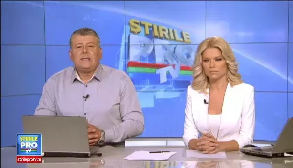 Un batran si-a indeplinit dorinta de o viata la 91 de ani: a trecut cu masina prin usile inchise ale garajului