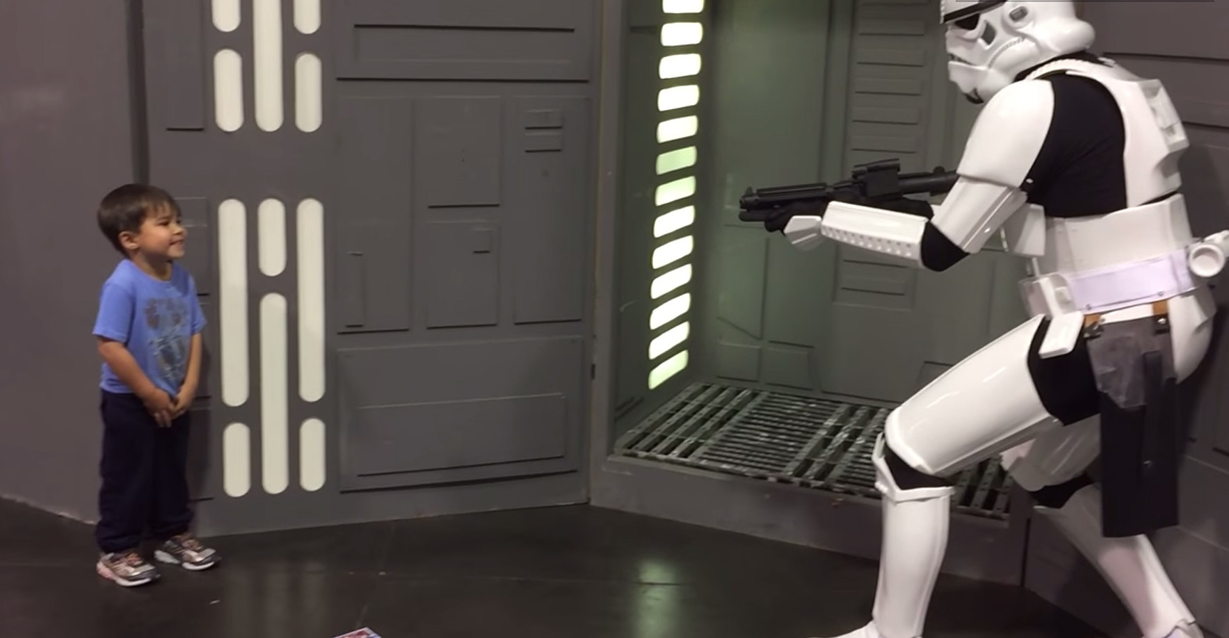 iLikeIT. Viralul saptamanii: ce i s-a intamplat unui copil al carui tata e expert in efecte speciale