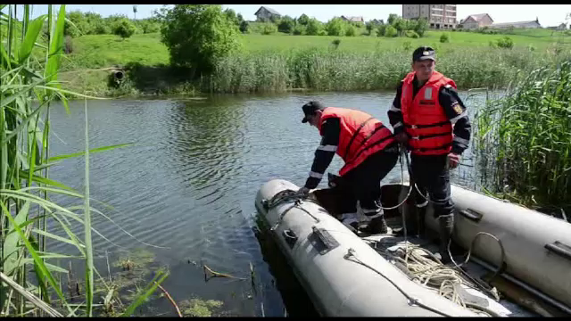 Un tanar s-a aruncat in raul Siret pentru a-si salva prietenul. Cei doi au sfarsit inecati in apa adanca de 6 metri