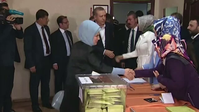 Surpriza mare la alegerile din Turcia. Partidul lui Erdogan a pierdut majoritatea in Parlament dupa 13 ani