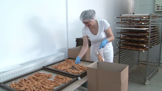 Paste bio facute in Romania, vandute in toata Europa. Care este pretul taiteilor romanesti cand ajung la export