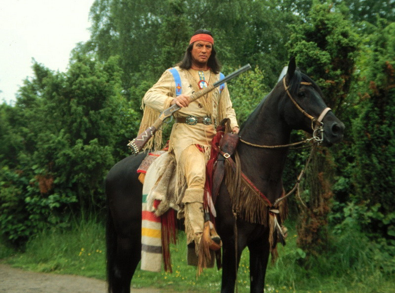 A murit "Winnetou". Actorul Pierre Brice, care l-a interpretat pe celebrul personaj indian, a murit la 86 de ani