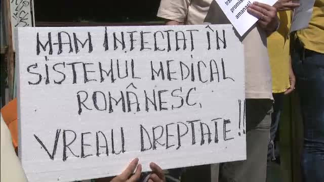 Ultimii care mai pot sta in picioare au iesit in strada sa-si strige disperarea. Bolnavii nu mai au timp de amanarile CNAS