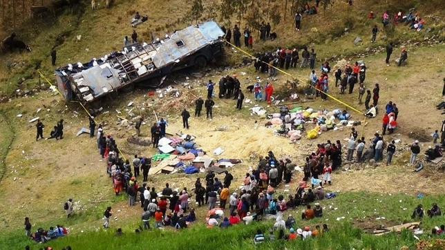 17 morti si zeci de raniti dupa ce un camion plin cu elevi a cazut intr-o prapastie, in Munzii Anzi din Peru