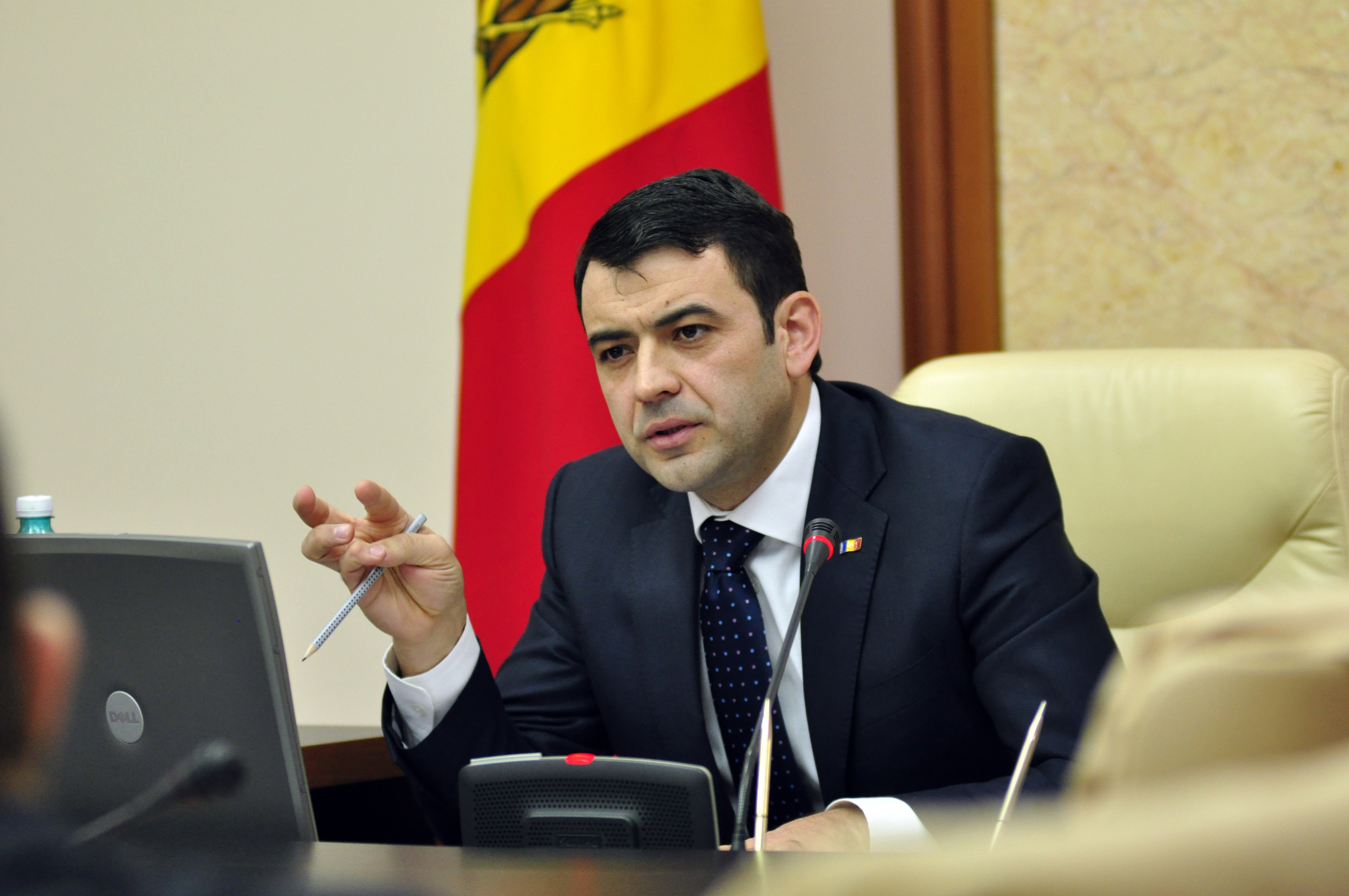 Premierul de la Chisinau avertizeaza: In timp ce se discuta de diploma mea, Moldova risca sa intre in incapacitate de plata