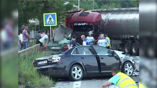 Accident cu 3 morti provocat de soferul unei cisterne care a luat la ocazie o prostituata. Ce facea cand a pierdut controlul