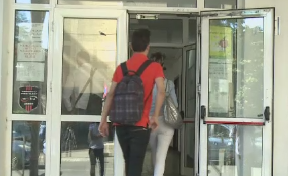 BACALAUREAT 2015. Un elev din Dolj a fost eliminat din examen dupa ce i-a sunat telefonul mobil