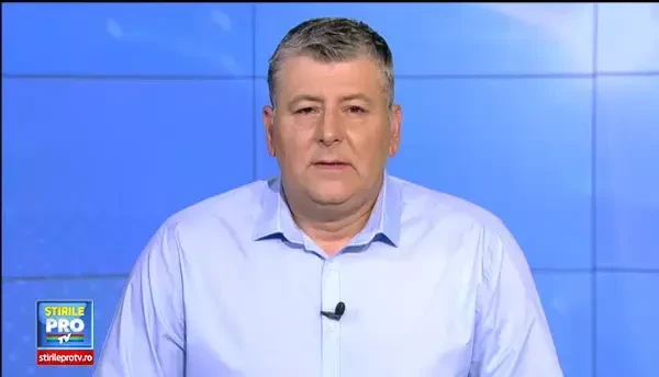 Cum a ramas intepenit un TIR intr-un pasaj rutier din centrul Timisoarei: Este astupat indicatorul, e bagat in tufe