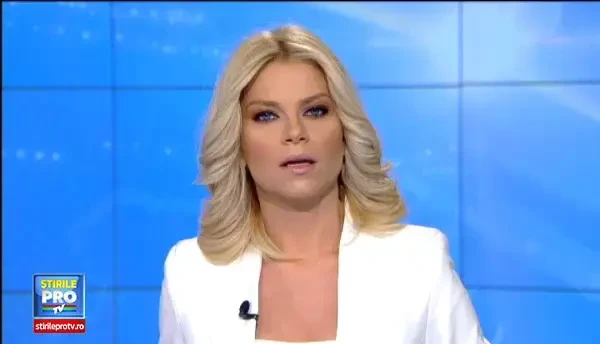 Suparat ca iubita l-a parasit, un tanar din Pitesti a vrut sa se arunce de la etaj. Trecatorii s-au adunat ca la spectacol