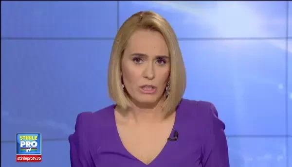 Un sofer a scapat cu viata la limita, dupa ce o macara s-a rasturnat peste masina sa, in parcarea unui mall din Suceava