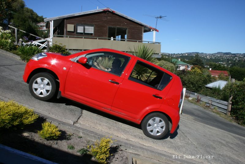 Strada pe care si cel mai bun sofer ar avea probleme sa parcheze. A intrat in Cartea Recordurilor