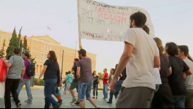 Reprezentantii FMI s-au retras din negocierile cu Grecia. Elenii protesteaza in strada impotriva masurilor de austeritate
