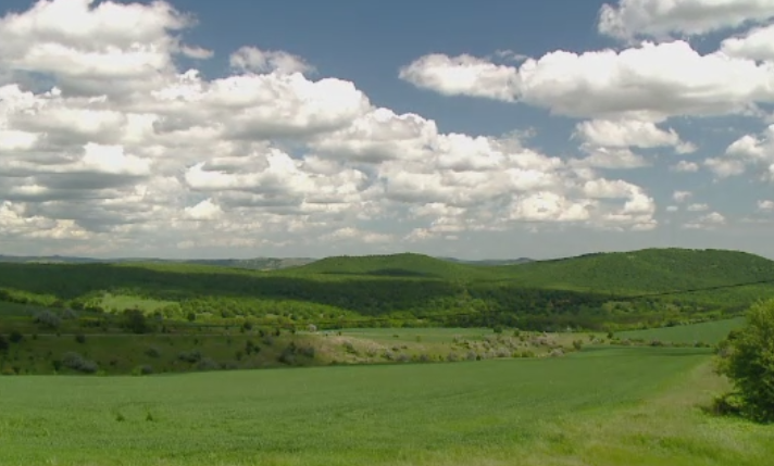 Podul peste Dunăre de la Brăila a deschis o regiune turistică inedită: Munții Măcin - cei mai bătrâni munți din țara noastră