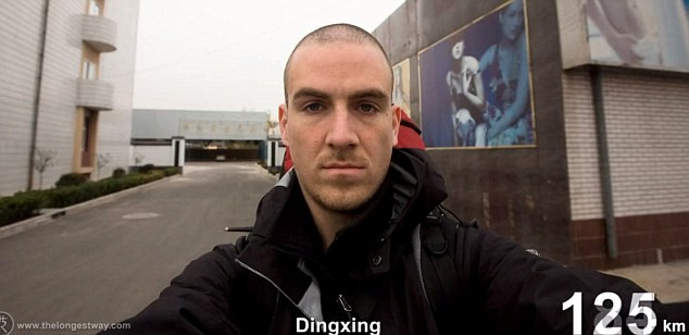 A calatorit timp de un an si si-a lasat barba sa creasca. Cum arata acest barbat la finalul expeditiei