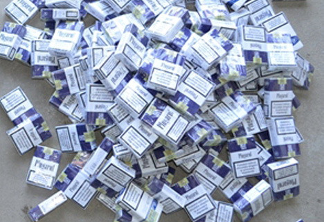 Tigarete de contrabanda ascunse printre fan si fecale de animale. Cum a vrut un sofer sa scape de controalele politiei