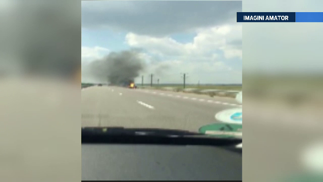 O motocicleta s-a rasturnat si a luat foc pe Autostrada Soarelui. Conducatorul a scapat cu rani usoare