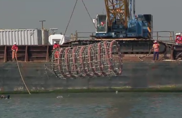 Premiera pentru Romania. Opt recife artificiale au fost scufundate sambata in zona cazinoului din Constanta