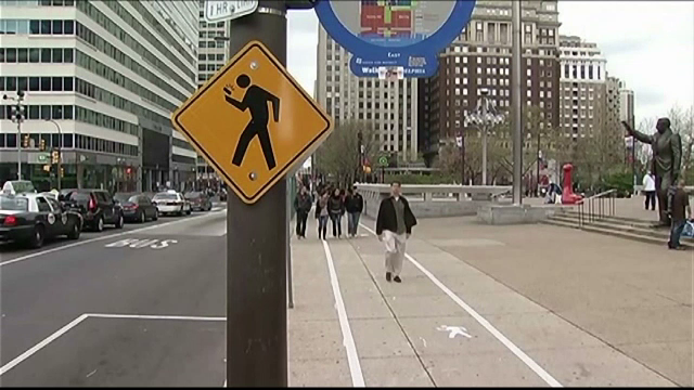 In Belgia au fost create piste speciale pentru pietonii dependenti de telefoanele mobile. Cine a avut initiativa