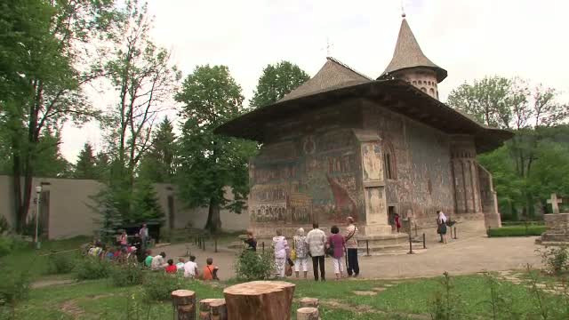 Ghidul specializat in turism religios, noua meserie din Romania. In ce constau cursurile de specializare