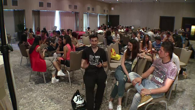 Preselectiile de la "Vocea Romaniei" au ajuns la Brasov. Sute de concurenti au venit sa arate ca au calitati vocale