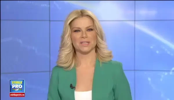 Filarmonica Banatul, recital inedit. A tinut concert pe un teren de fotbal dupa prestatii pe un santier si la un penitenciar