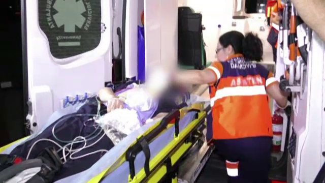 Doi politisti de 24 si 25 de ani, gasiti impuscati in locuintele lor: unul a murit, iar celalalt este in stare grava