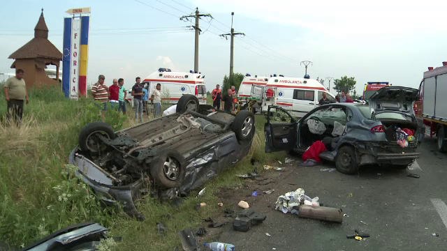 Ciocnire in lant pe Drumul European 85, din cauza unui sofer neatent. Patru oameni au fost grav raniti in accident