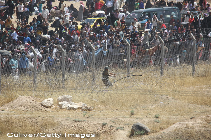 "Exod la portile Iadului". Granitele din Turcia, redeschise pentru miile de sirieni care incearca sa scape de Statul Islamic