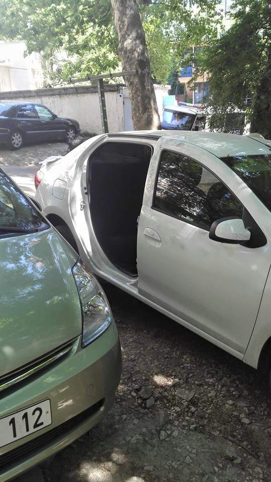 A ramas blocat cand s-a dus la masina, in parcare. Ce a observat un sofer din Chisinau la autoturism. FOTO