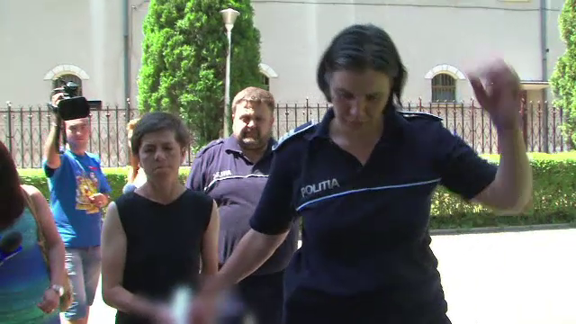 Procurorii au constestat decizia ca mama celor trei copii, arsi de vii la Uricani, sa fie cercetata in libertate