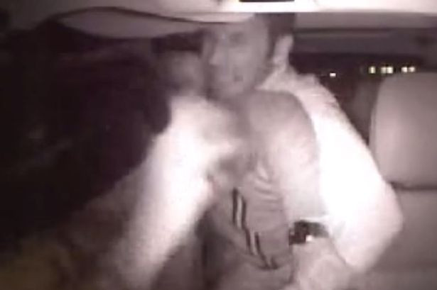 Suparat ca soferul de taxi nu il lasa sa manance, un barbat recurge la un gest ingrozitor. VIDEO