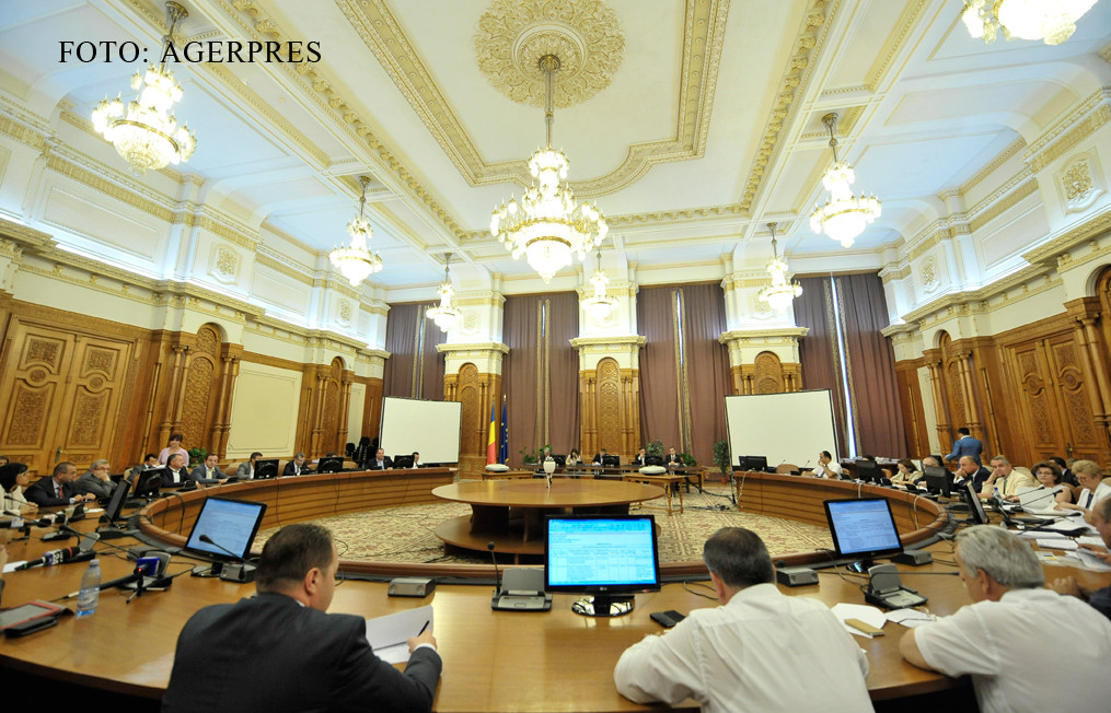 Mii de romani scapa de arestul la domiciliu, declarat neconstitutional. Ce nume grele vor fi cercetate sub control judiciar