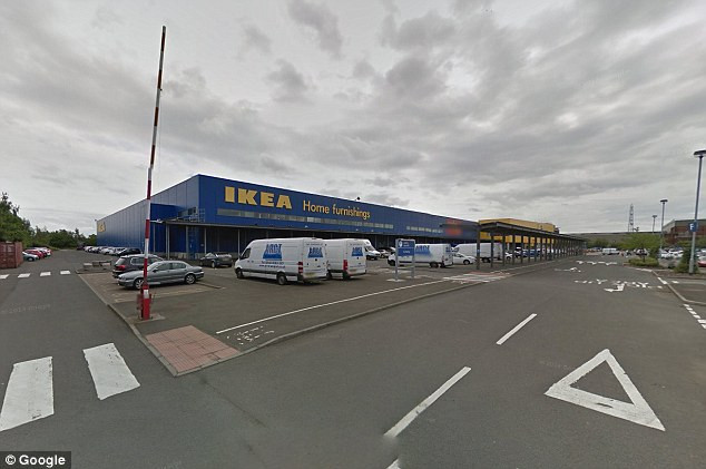 Un barbat l-a descoperit pe Iisus in toaleta de la IKEA: "Am cazut in genunchi" Ce a vazut. FOTO