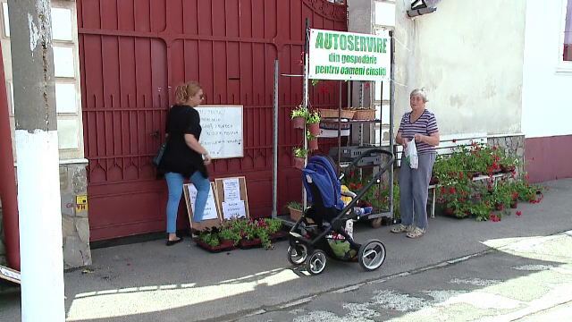 "Autoservirea pentru oameni cinstiti". Ce a descoperit un fermier din Brasov care si-a lasat marfa sa se vanda singura