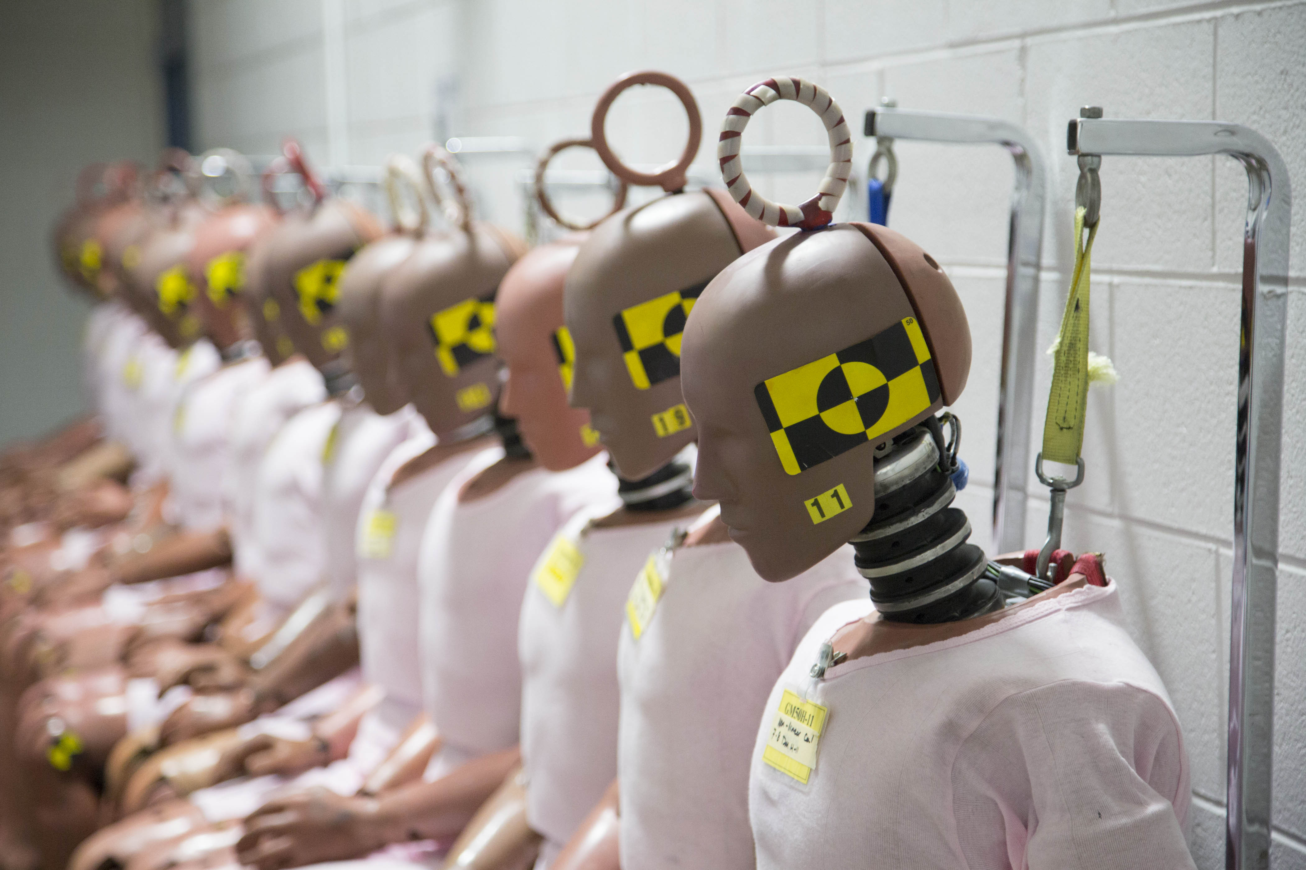 Cea mai tare solutie pentru salvarea soferilor in depasiri. "Dusmanul" lui Apple o are. VIDEO