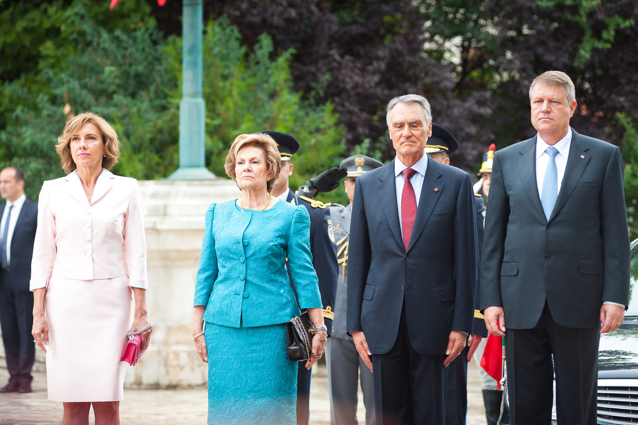 Iohannis l-a criticat pe Ponta pentru recentele vizite externe: "Stim care ne sunt prietenii". Ce spune de pensiile speciale