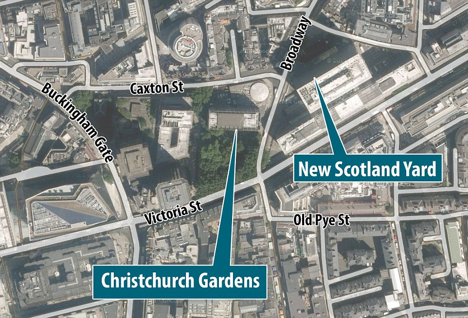 Daily Mail: Mai multi romani si-au instalat o tabara intr-un parc, peste drum de Scotland Yard. "Arata ca o mahala"