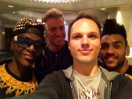 Isi castiga existenta facand asta si spune ca are cel mai grozav job din lume. Cine este, de fapt, in aceasta fotografie