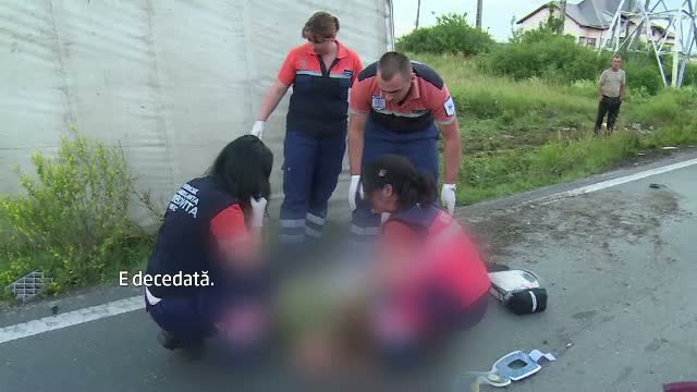O femeie a murit dupa ce colega ei, care se afla la volan, nu a acordat prioritatea si a lovit violent un TIR