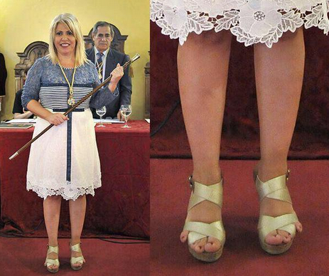 Imagine virala pe internet. Cum s-a incaltat o primarita la preluarea mandatului, incat a provocat o isterie pe internet