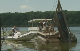 Barca scufundata pe lacul Snagov a fost scoasa din apa pentru expertiza. Ce a declarat proprietarul la fata locului
