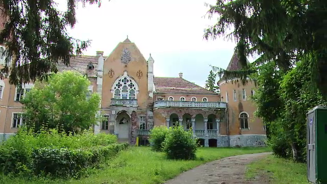 Are 365 de ferestre, 52 de camere si 7 terase. Povestea Castelului "Calendar", unic in lume prin arhitectura sa