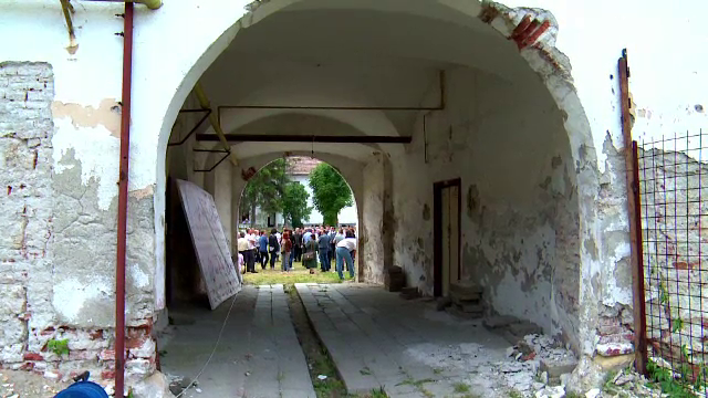 Planul de reabilitare a unei bijuterii arhitecturale cu istorie. In ce stare a ajuns resedinta lui Mihai Viteazu